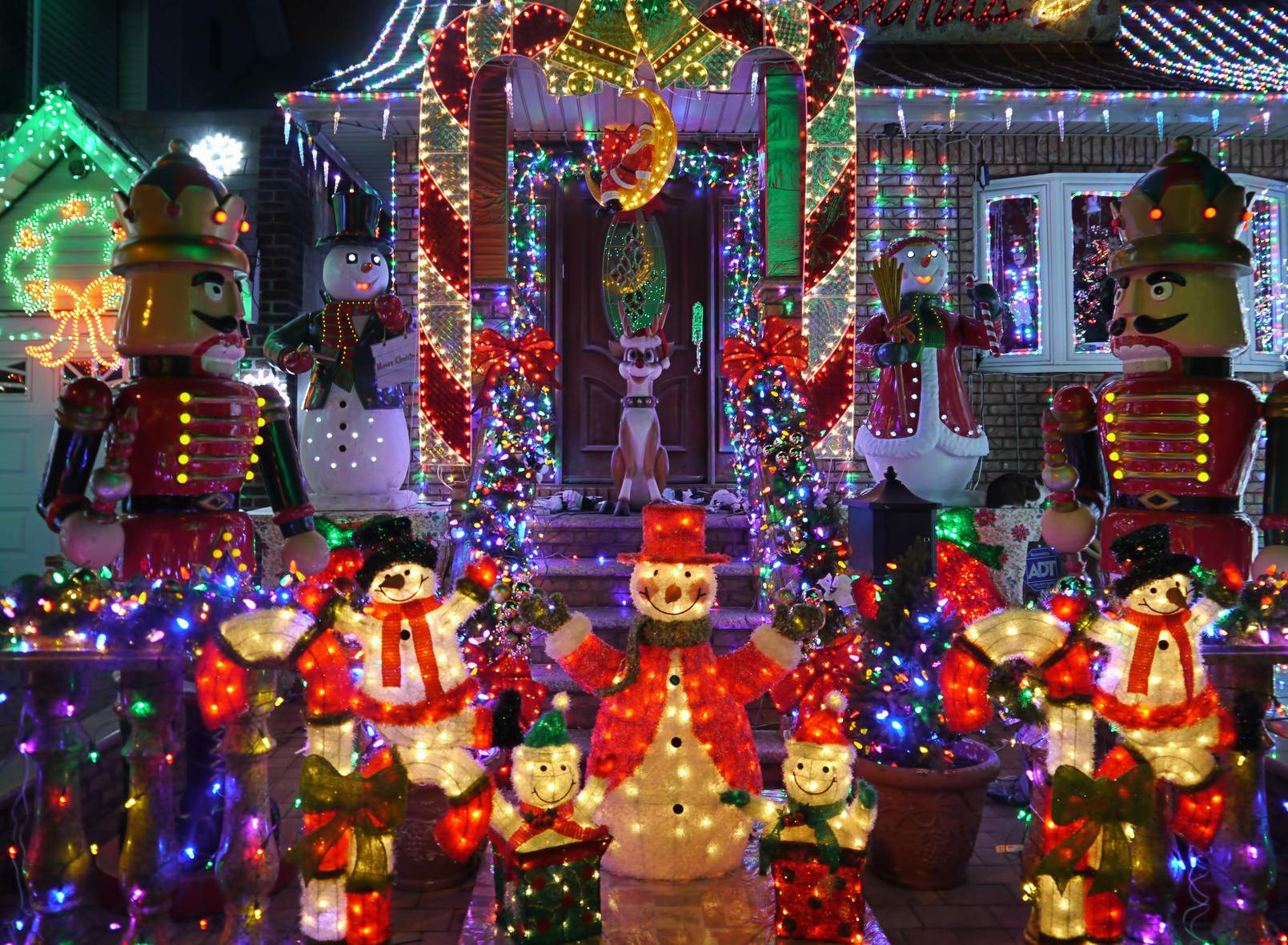 Brighten The Festive Season with Local Holiday Lights! - Weaver