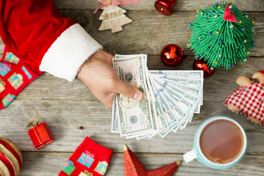 Tips to Save Money During the Holidays amidst the Pandemic